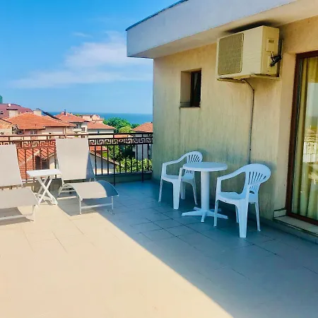 Family Friends Къща за гости Приморско