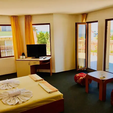 Family Friends 4* Приморско