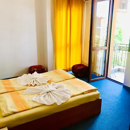 Family Friends Къща за гости Приморско