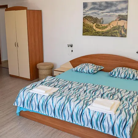 Family Friends Къща за гости