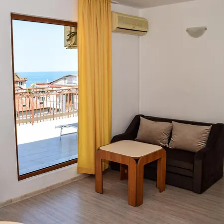 Family Friends Къща за гости 4*