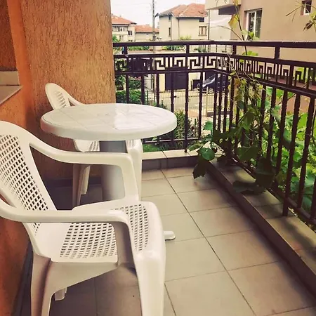 Къща за гости Family Friends 4*