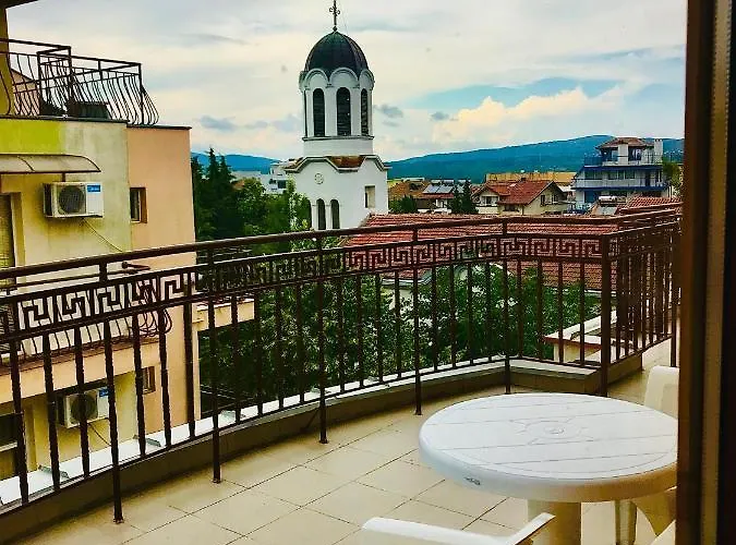 Family Friends פרימורסקו