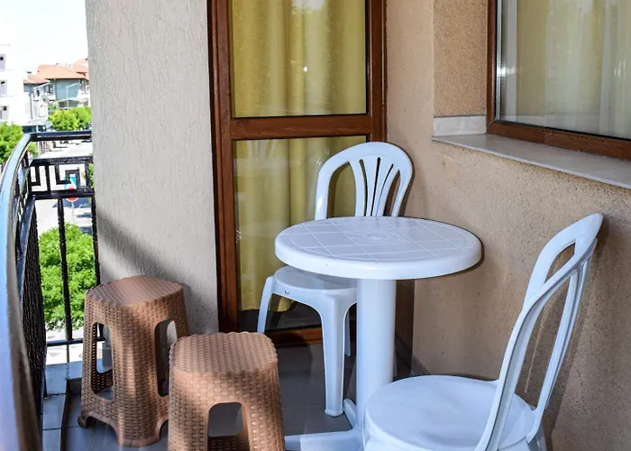 Family Friends בית הארחה