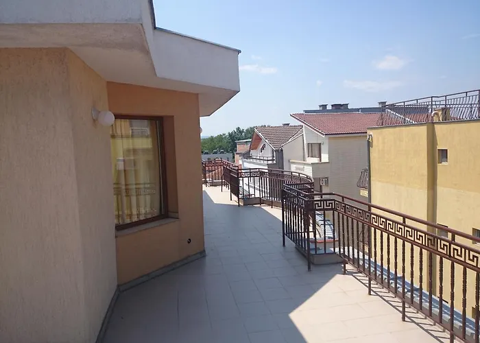 בית הארחה Family Friends פרימורסקו